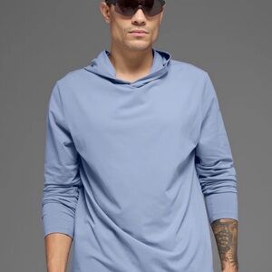 Alo yoga Men's Light Blue Hooded Long-Sleeve Shirt